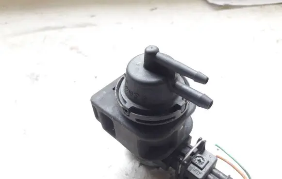 Renault Laguna III Vacuum valve 8200575400