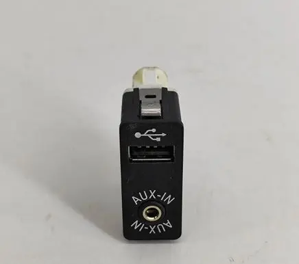 BMW 1 E82 E88 AUX in-socket connector 9237653