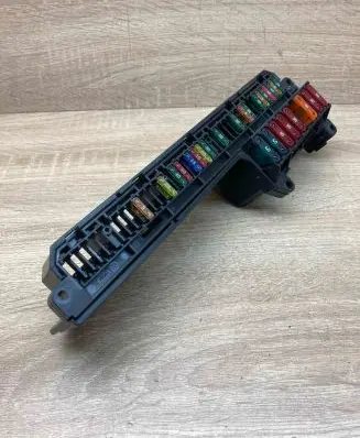 BMW 6 E63 E64 Fuse module 25613290