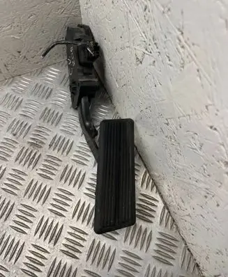 Chrysler Voyager Accelerator throttle pedal 034pe4203 051161RR