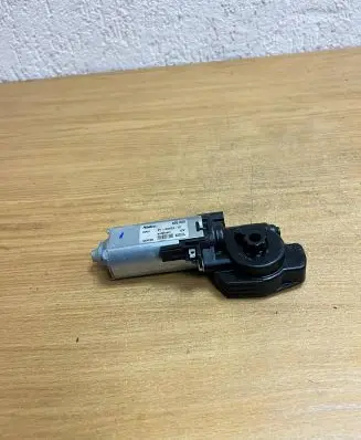 Mercedes-Benz E C207 W207 Seat adjustment motor P10848301 P1073590303 1515