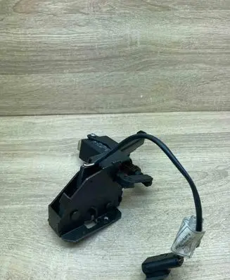 BMW 5 E39 Tailgate window lock/catch/latch 8384069 8381137