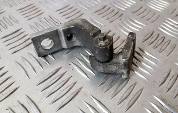Volkswagen Golf IV Front door upper hinge