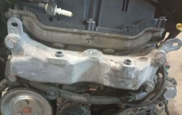 Peugeot 508 Engine mounting bracket 9682776880
