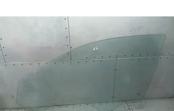 Volkswagen PASSAT B5.5 Front door window glass four-door