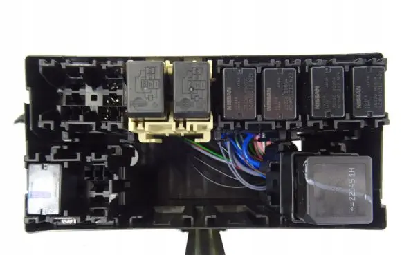 Toyota C-HR I Fuse box cover 82662-F4022