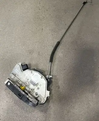 Seat Ibiza IV (6J,6P) Rear door lock 6J0839016E