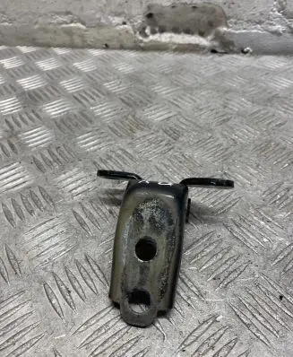Honda CR-V Front door upper hinge