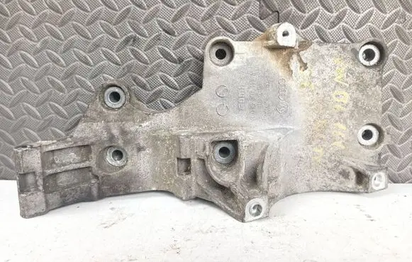 Volkswagen PASSAT B6 Generator/alternator bracket 03G903143A