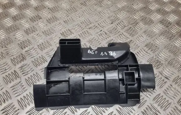 Volkswagen PASSAT B5.5 Oil breather separator 06B103623C
