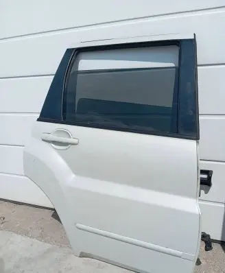 Mitsubishi Endeavor Rear door