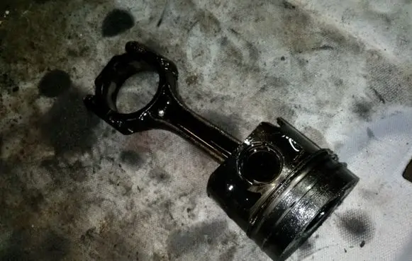 Audi A4 S4 B6 8E 8H Piston 