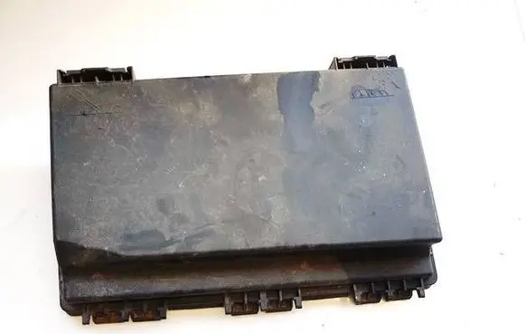 Opel Zafira B Fuse box cover 13125865