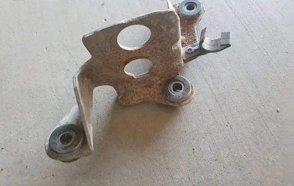 Volkswagen Golf III Gear shift cable bracket 357711789C