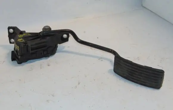 Mitsubishi Space Star Accelerator throttle pedal M865642 30865642