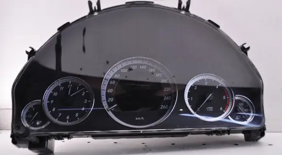 Speedometer (instrument cluster)