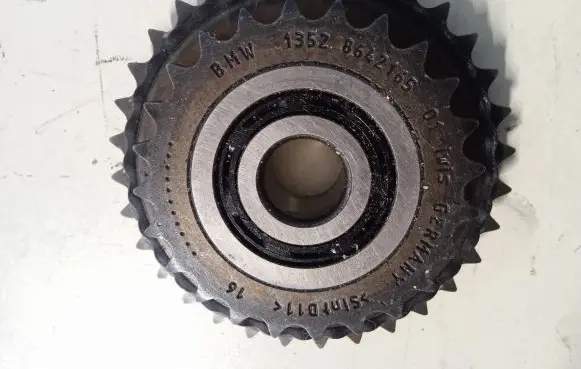 BMW 5 G30 G31 G38 Timing chain sprocket 8642165