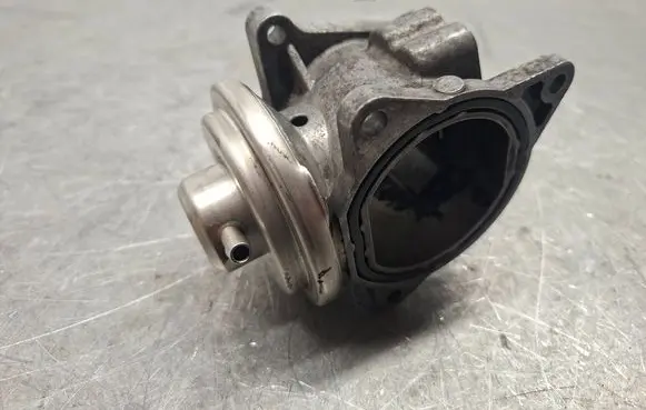 Audi A3 S3 8P EGR valve 038129637D 038131501S