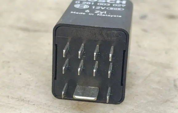 Volkswagen Touareg I Glow plug pre-heat relay 0281003029 4E0907282A
