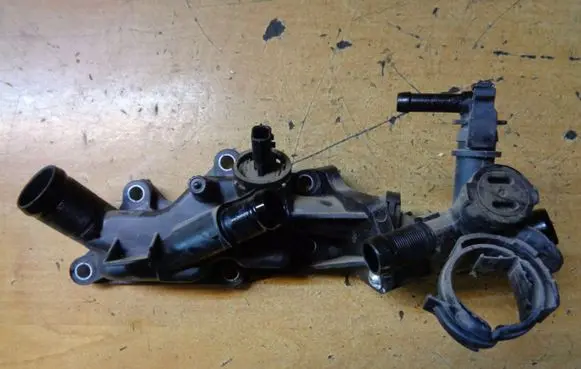 Thermostat/thermostat housing