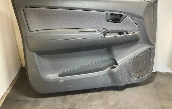 Toyota Hilux (AN10, AN20, AN30) Front door card panel trim 676120K070