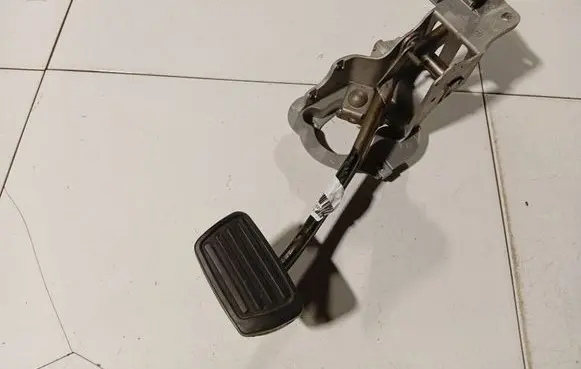 Cadillac ATS Brake pedal 