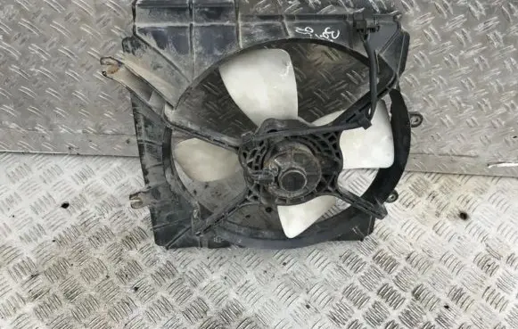Mazda 323 F Radiator cooling fan shroud