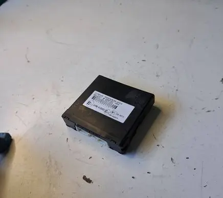 Toyota Corolla Verso AR10 Door control unit/module 897800F010 626442000 97RI012022