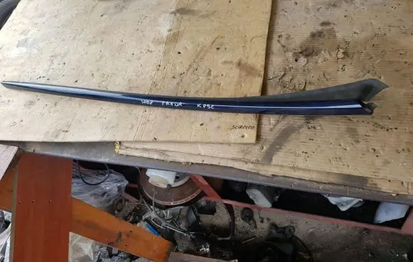 Peugeot 3008 I Windshield trim 9682757880