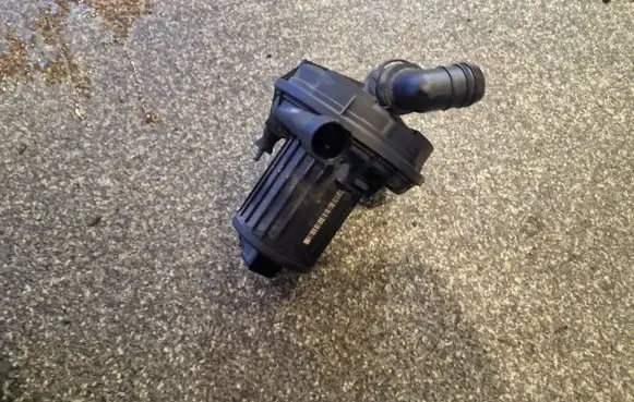 Audi A6 S6 C6 4F Secondary air pump 06A959253B