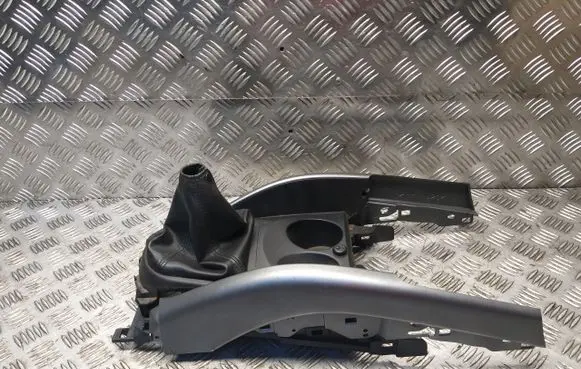 Mitsubishi Outlander Center console 