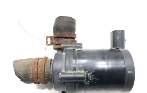 Volvo C30 Oil filter mounting bracket 31308270