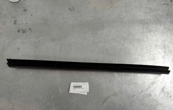 Volvo XC60 Rear door windshield rail 31424368