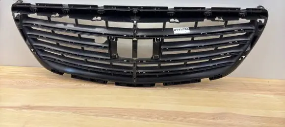 Mercedes-Benz S W222 Front bumper upper radiator grill A22288001