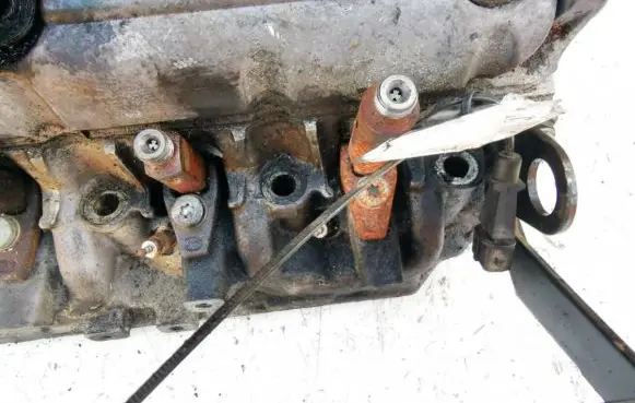 Volvo S40, V40 Fuel injector