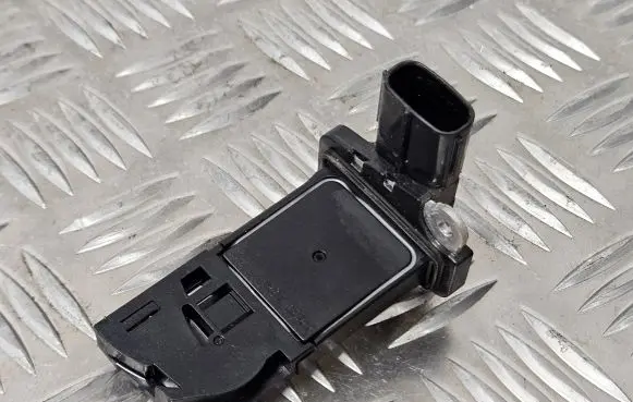 Toyota Auris 150 Mass air flow meter 2220426010