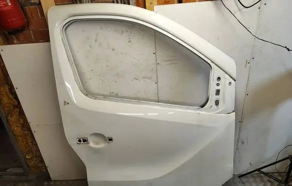 Renault Trafic III (X82) Front door