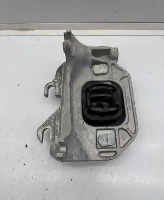 Engine mount bracket