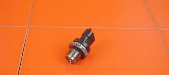 Volvo S80 Fuel pressure sensor 0281002995 D5244T14