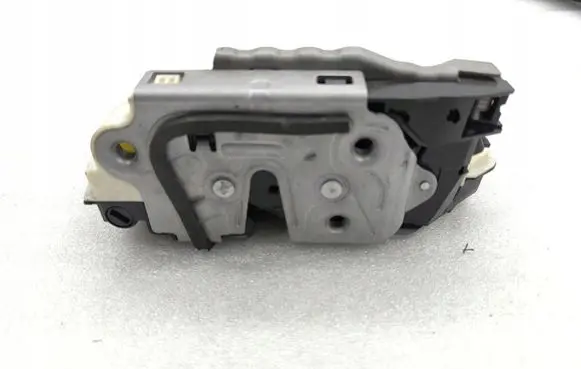 Volkswagen Multivan T6 Front door lock 7L1837016C