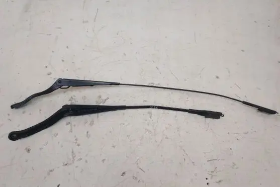 Opel Corsa D Front wiper blade arm