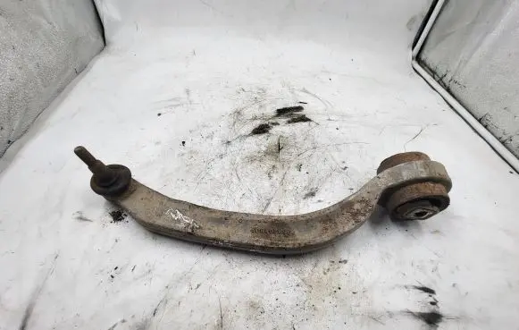 Audi A4 S4 B5 8D Front lower control arm/wishbone 4D0407696