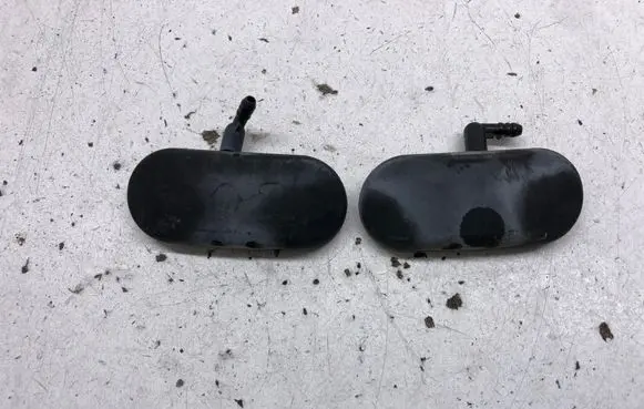 Windshield washer spray nozzle