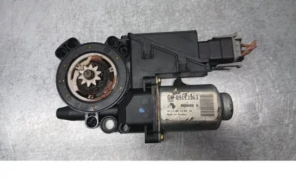 Opel Corsa C Front door window regulator motor 09113363
