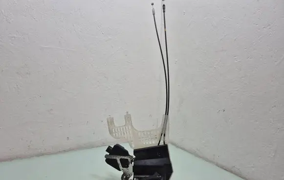 Hyundai Tucson JM Rear door lock 