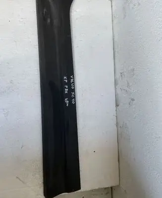 Volvo XC40 Front door trim (molding)