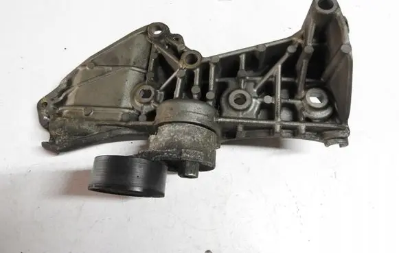 Nissan Qashqai Generator/alternator bracket 325n5n67b916