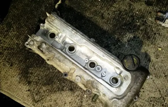 Suzuki Swift I Rocker cam cover 