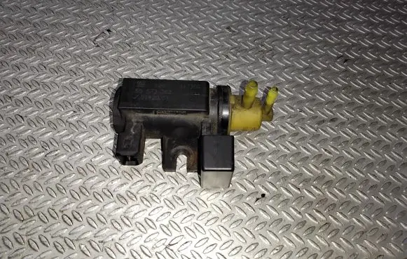 Opel Insignia A Vacuum valve 55573362