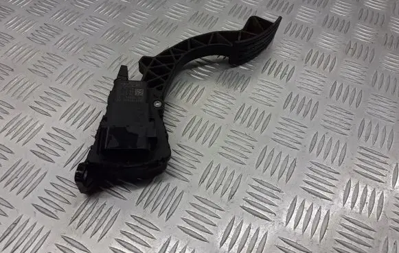 Mazda 3 I Accelerator throttle pedal 4M51-9F8366-AK